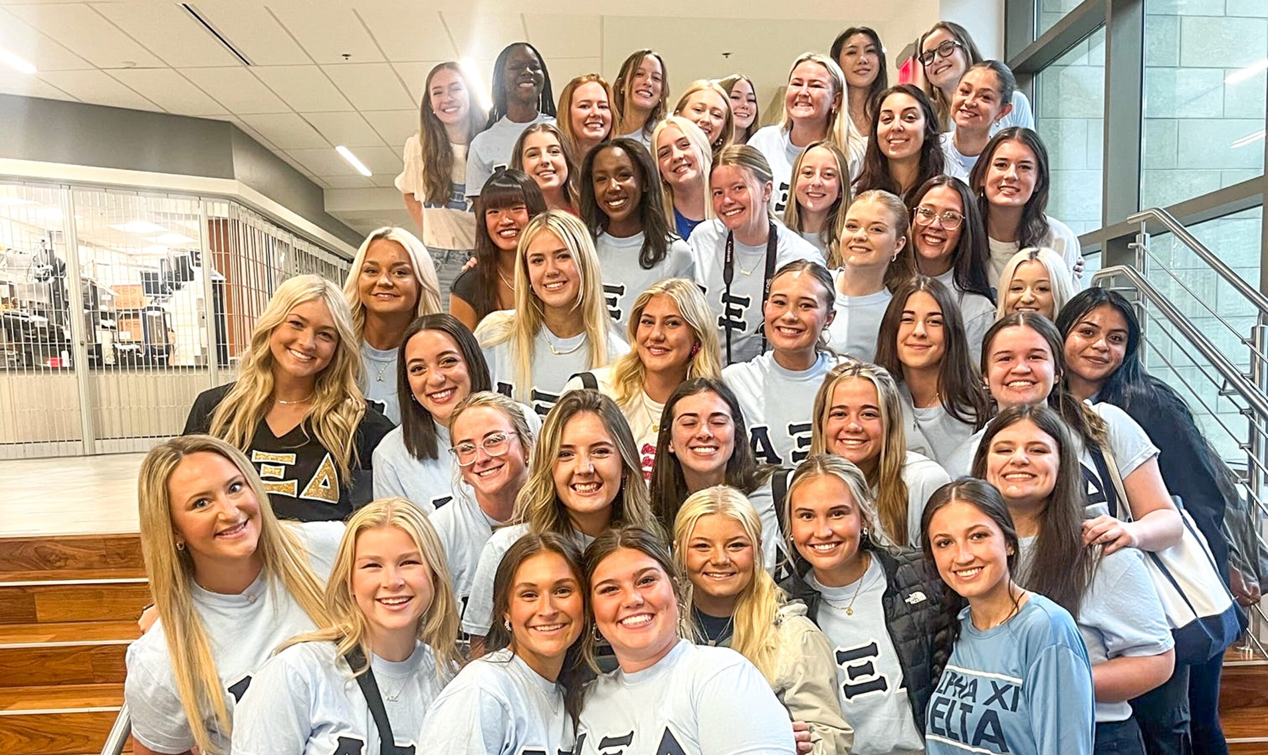 Alpha Xi Delta group of sisters posing